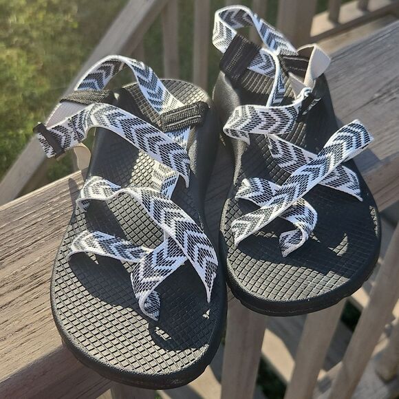 Chaco Z/Cloud 2 Sandals Women’s Size 8 Black & White Chevron Straps - Picture 2 of 8